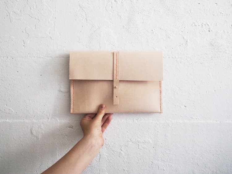 LEATHER TECHNIQUES LEVEL 2: TABLET CASE, image 1